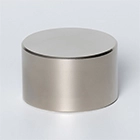 Цилиндрический неодимовый магнит 50x30 лежит на основании